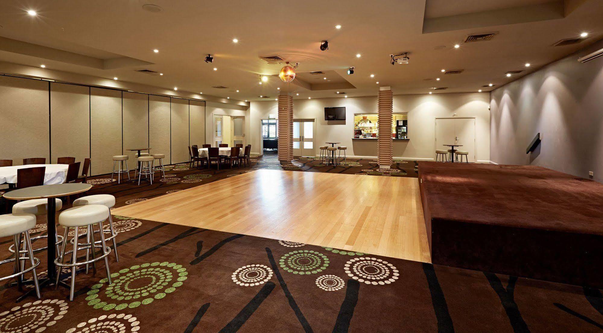 Nightcap at Waltzing Matilda Hotel Springvale Exteriör bild