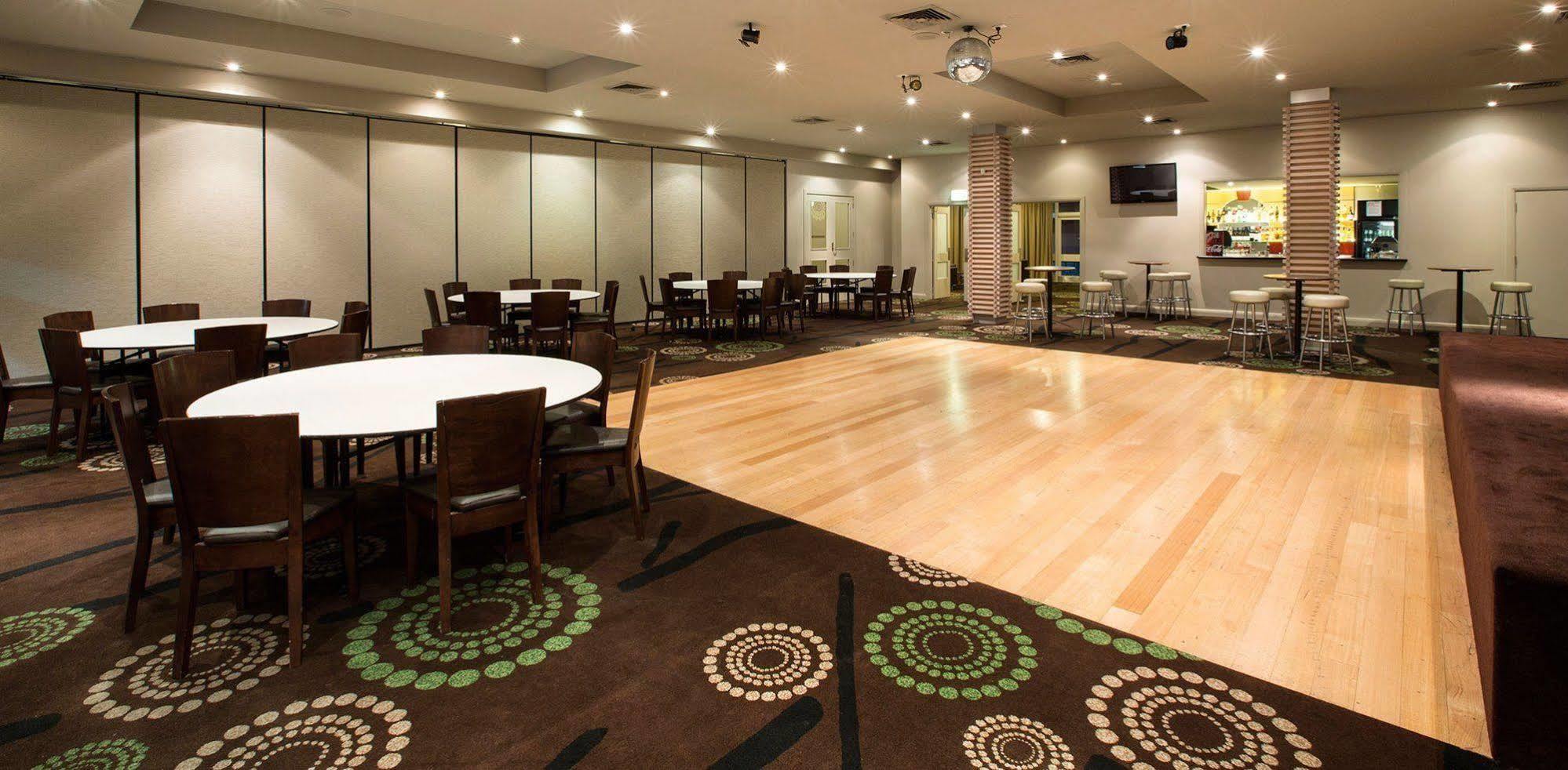 Nightcap at Waltzing Matilda Hotel Springvale Exteriör bild