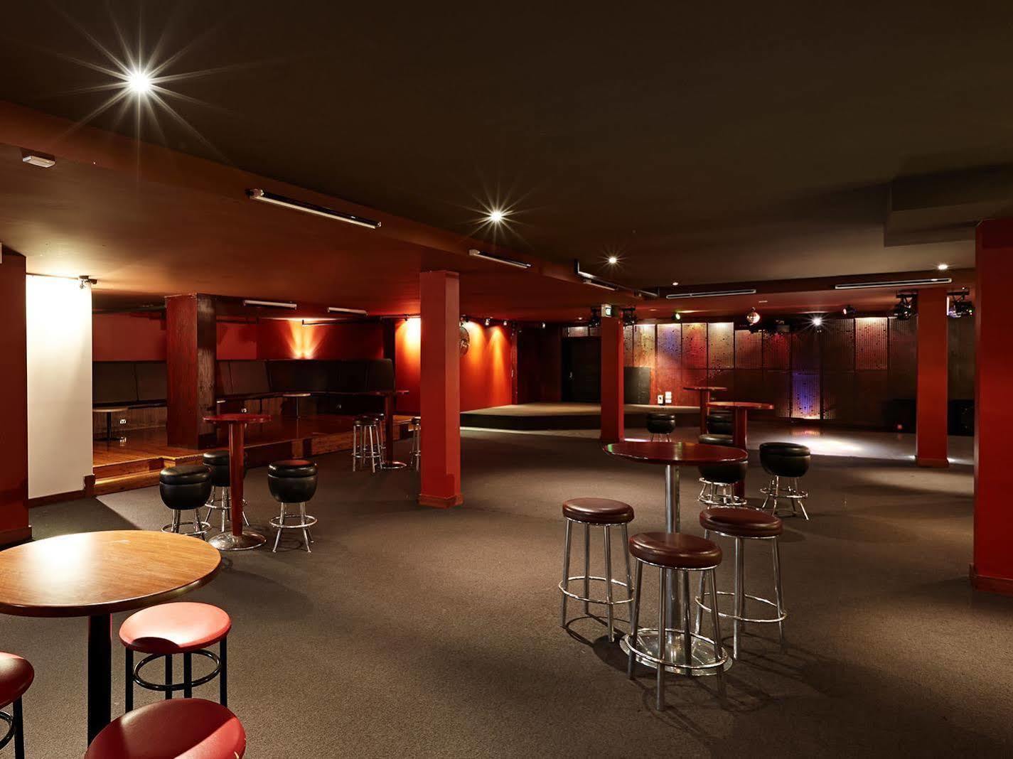 Nightcap at Waltzing Matilda Hotel Springvale Exteriör bild
