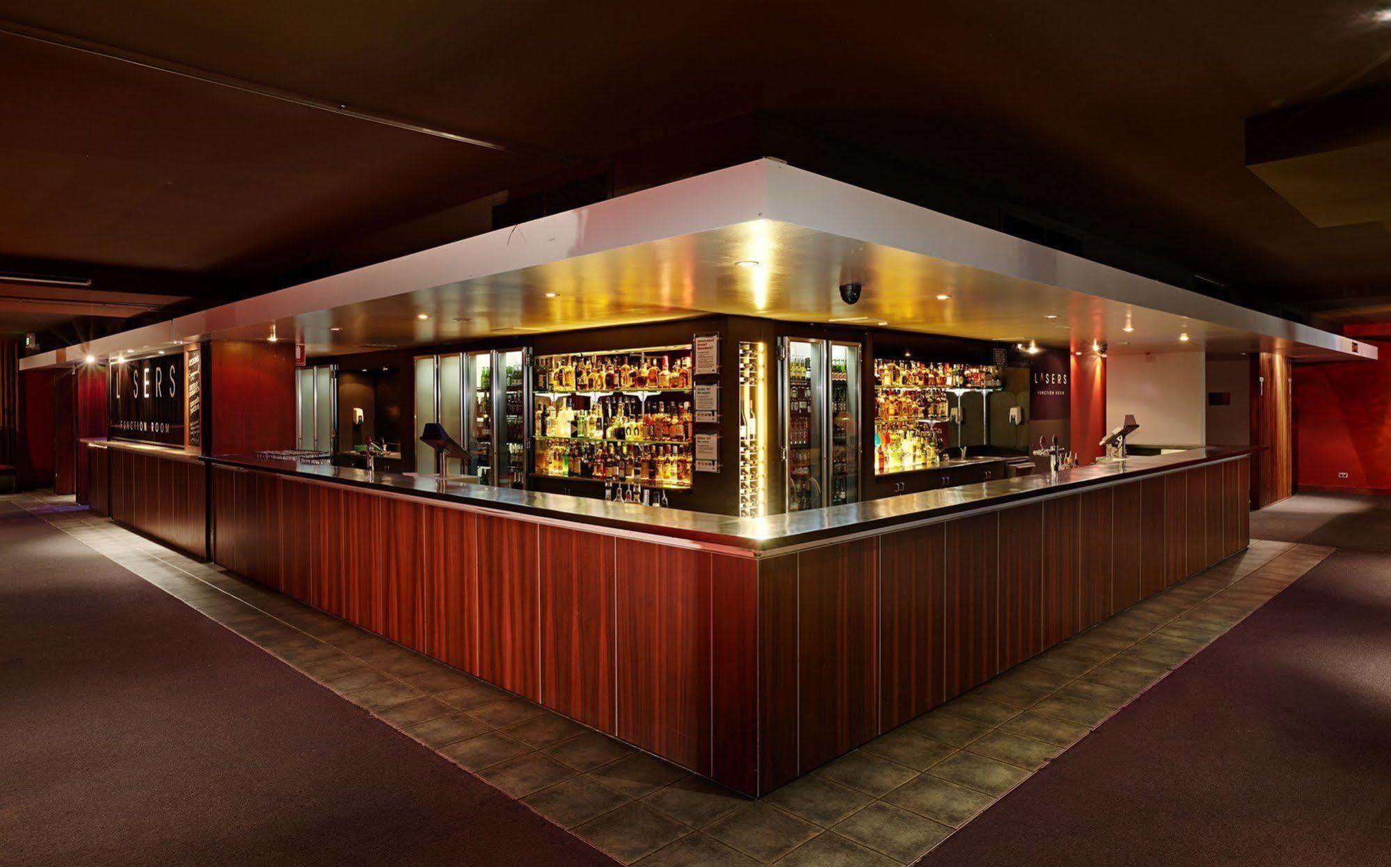 Nightcap at Waltzing Matilda Hotel Springvale Exteriör bild